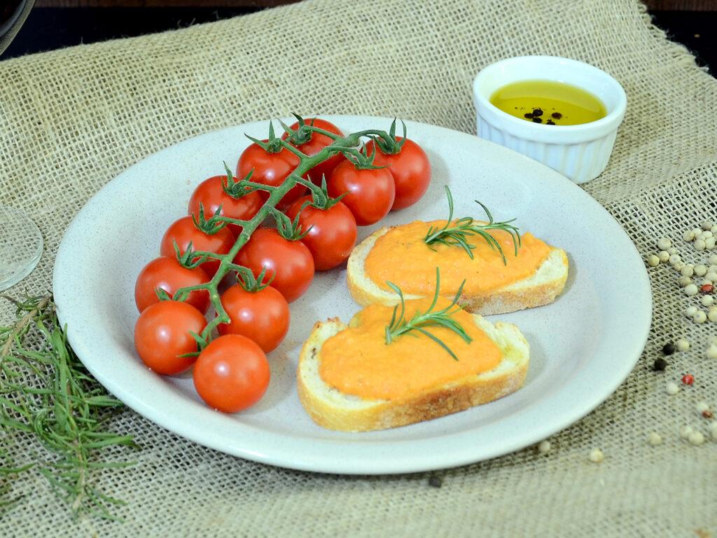 Patê de tomates com parmesão