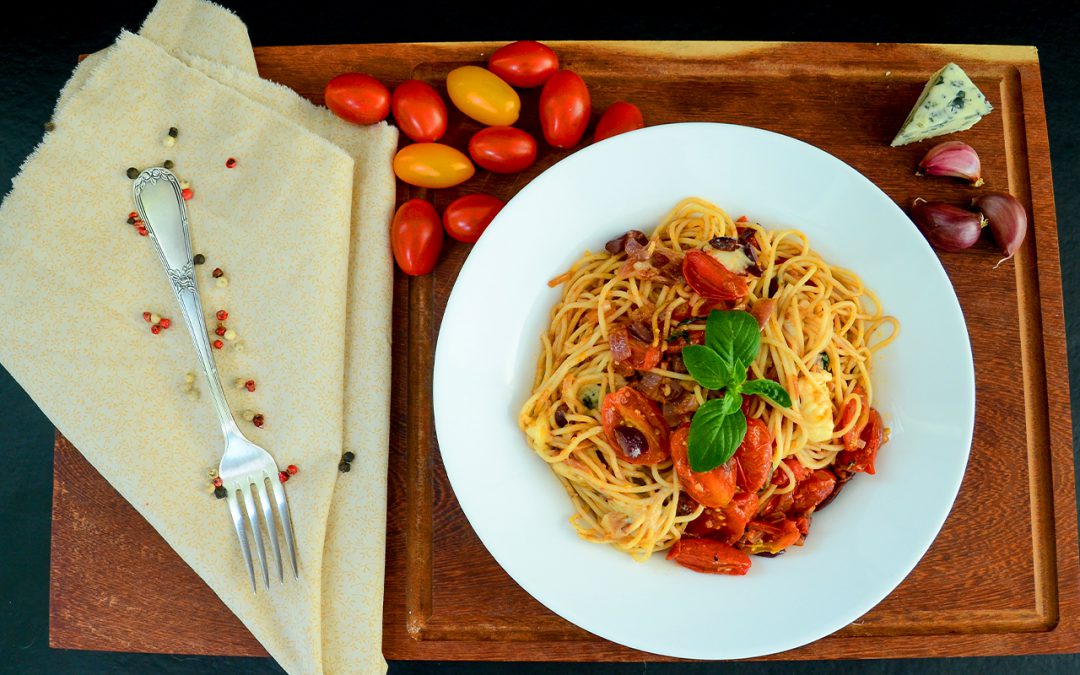 Espaguete com tomates Grape e gorgonzola
