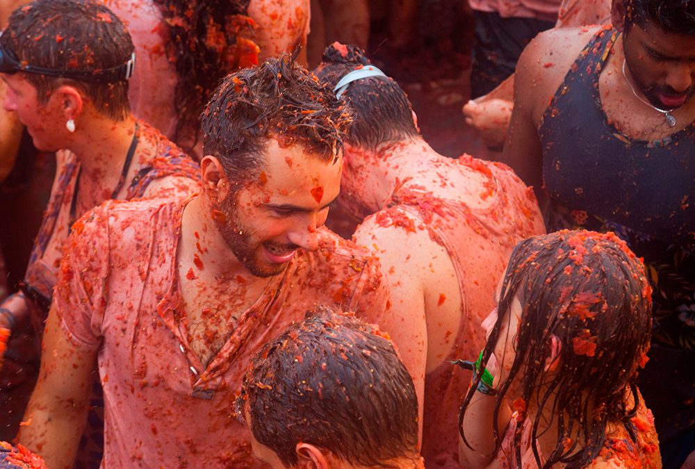 Guerra de tomates: La Tomatina é tradição na Espanha