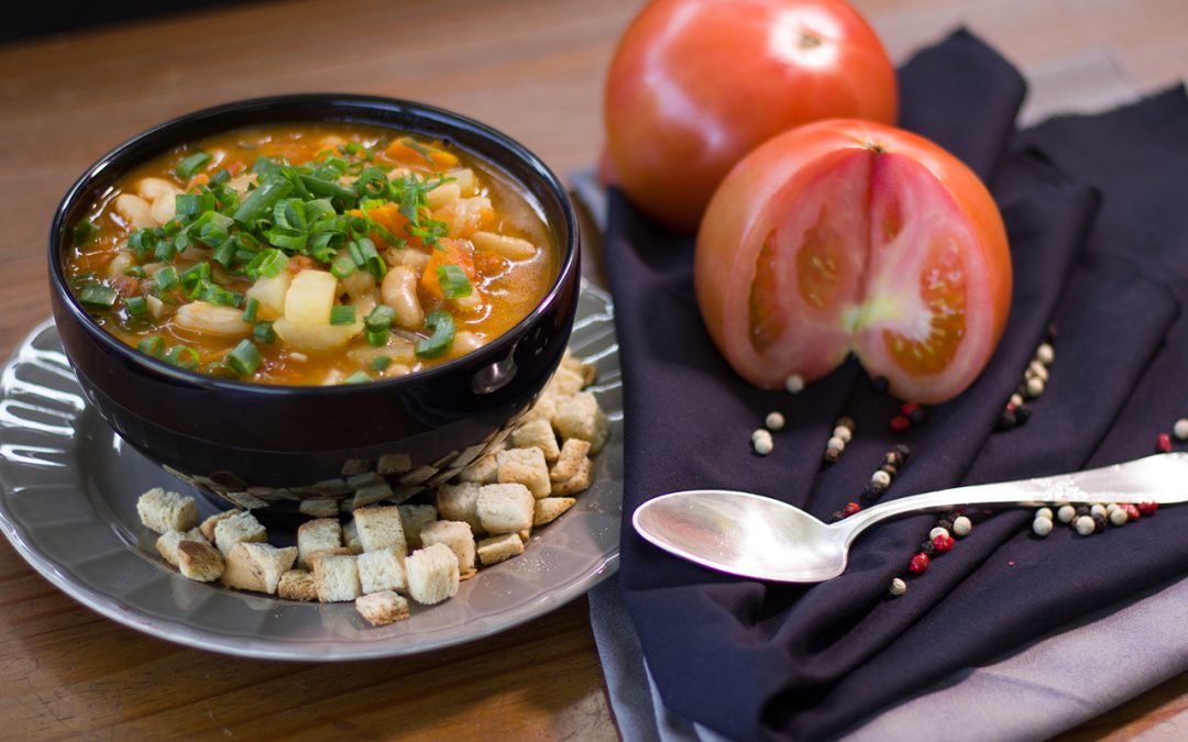 Sopa de tomates com feijão branco