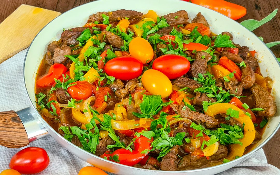 FILEZINHOS DE ALCATRA COM PIMENTÃO E TOMATE